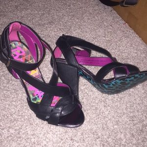 Betsey Johnson black heels as 5.5 EUC